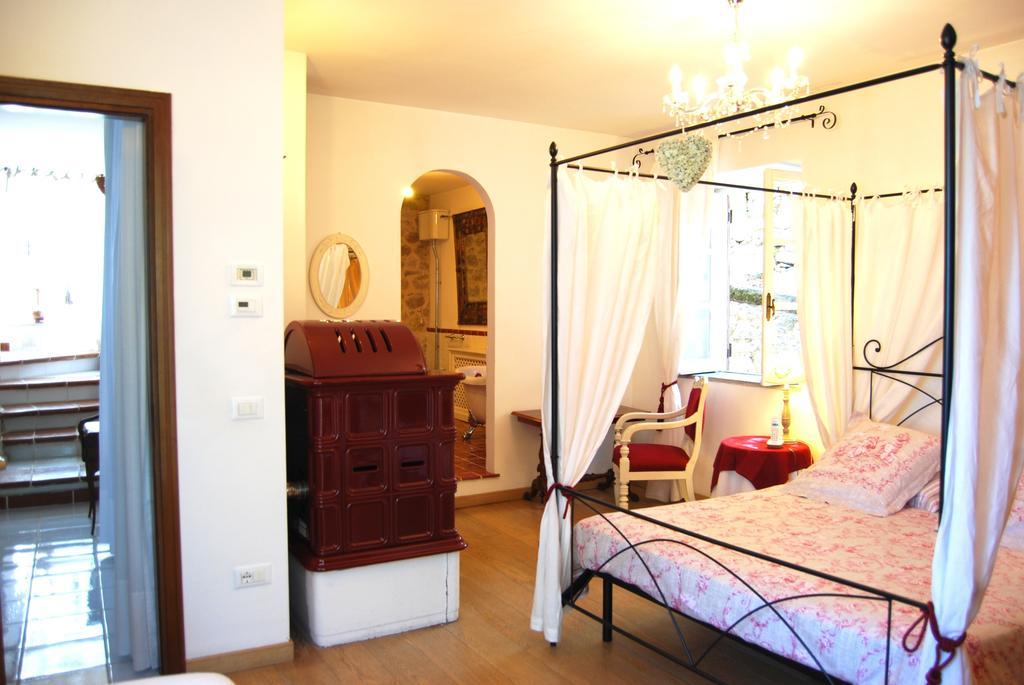 B&B H.M. Sonnino Exteriör bild