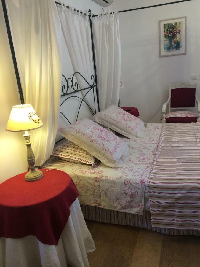 B&B H.M. Sonnino Exteriör bild